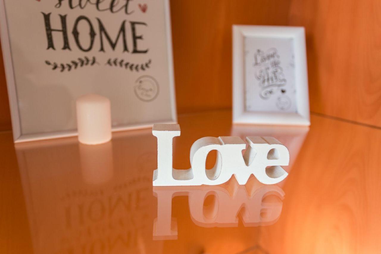 Love Centre Torremolinos Bagian luar foto